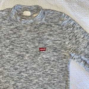 Levi‘s soft and stretchy sweater